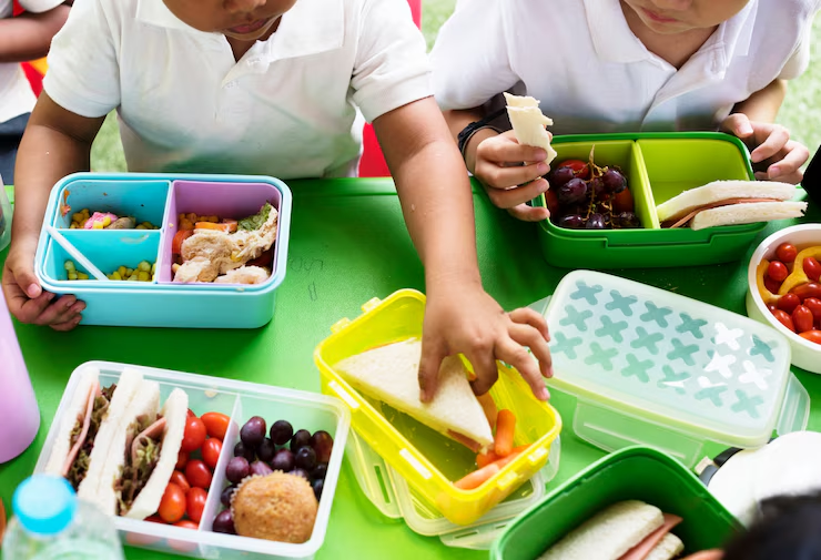 The lunch box depends on the selection of the material and capacity of insulation.